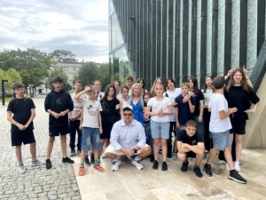 Group of children with guide tour during Camp Brightside (1)