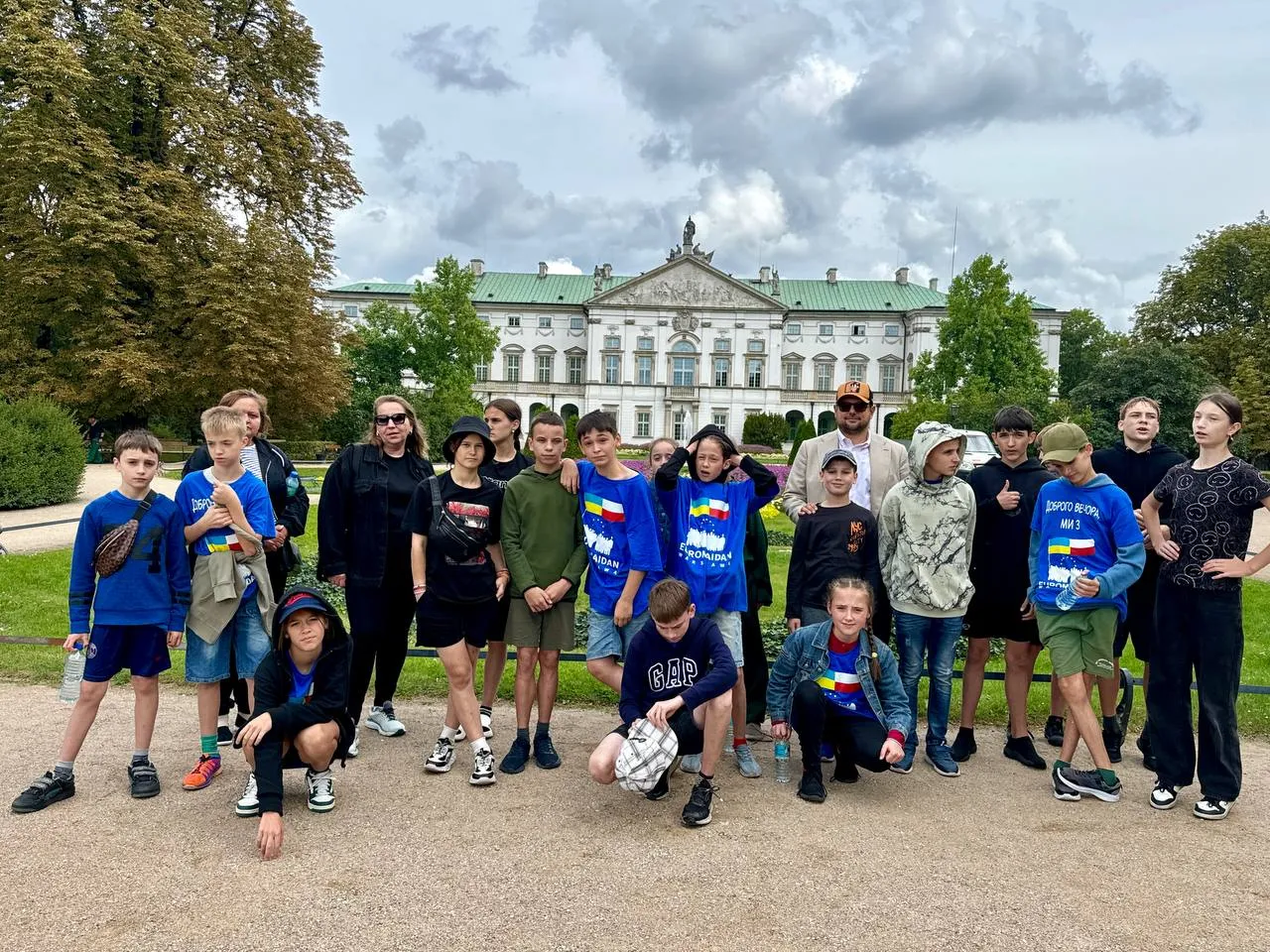 Group of children with guide tour during Camp Brightside (2)