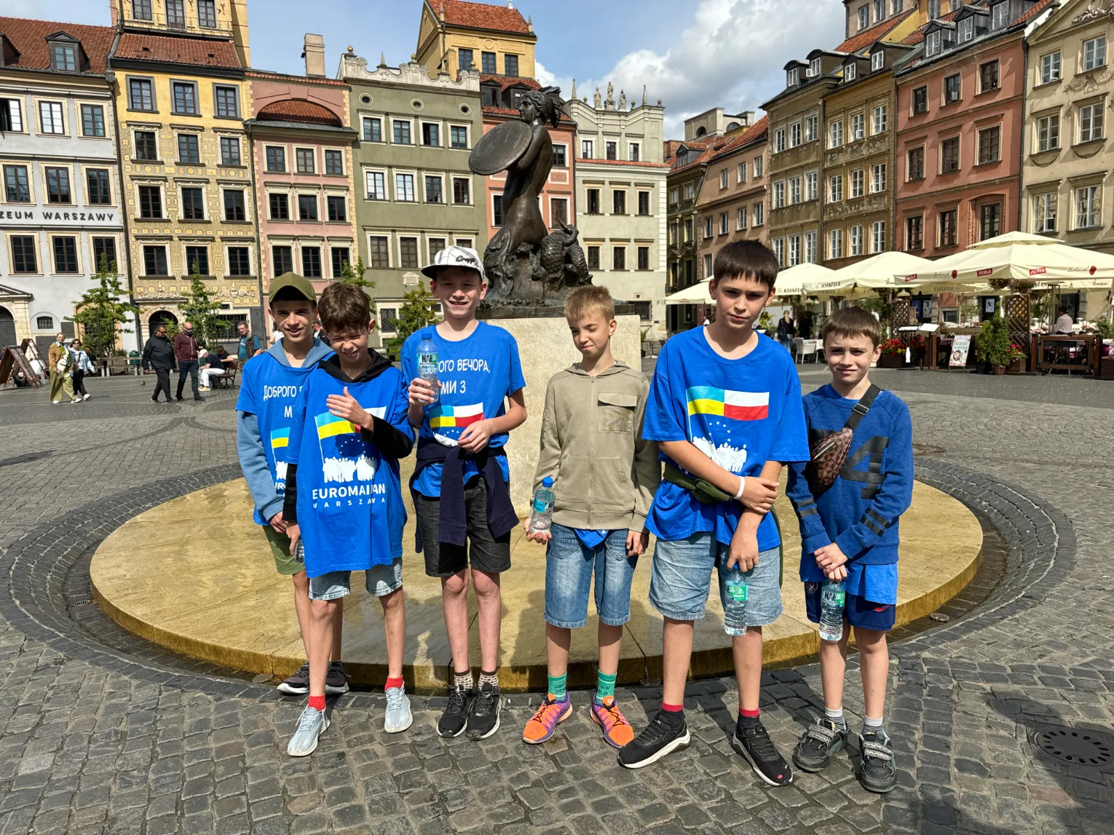 Group of children with guide tour during Camp Brightside (4)